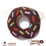 CUSCINO BISCOTTO ORIGINALI MORBIDI DESIGN SIMPATICI BAMBINI IDEA REGALO ANNIVERSARIO COMPLEANNO L ARTE DEL DECORO SAN FILIPPO DEL MELA MESSINA SICILIA