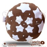 CUSCINO BISCOTTO ORIGINALI MORBIDI DESIGN SIMPATICI BAMBINI IDEA REGALO ANNIVERSARIO COMPLEANNO L ARTE DEL DECORO SAN FILIPPO DEL MELA MESSINA SICILIA